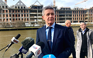 Nowy kandydat na prezydenta Elbląga. Zaczął od łatania dziury w drodze Nowy kandydat na prezydenta Elbląga. Zaczął od łatania dziury w drodze